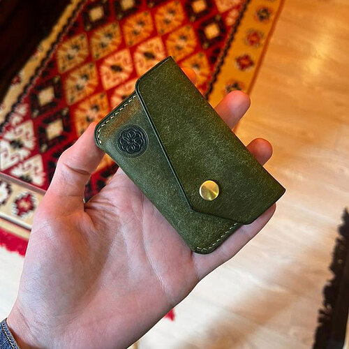 olive-wallet-front-sqaure